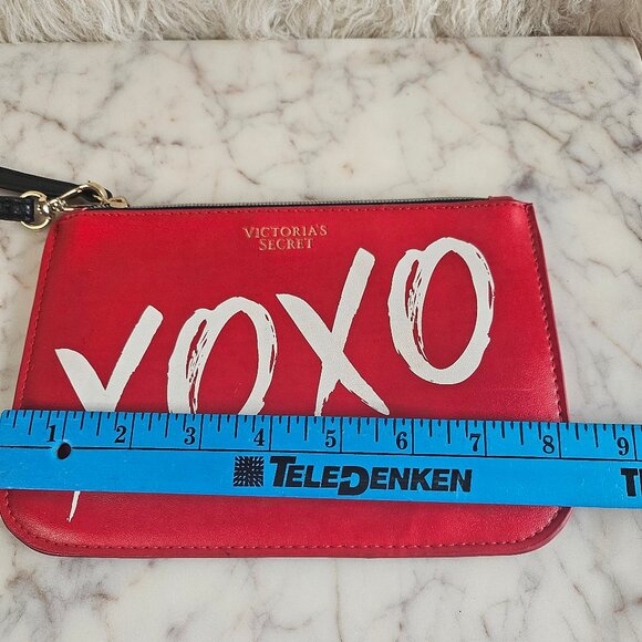 Victoria Secret XOXO Red Make Up Bag/Wrislet - Picture 3 of 5